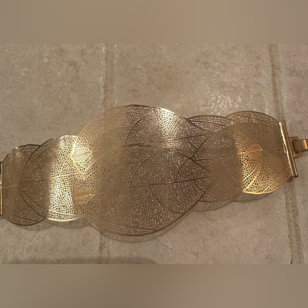 Leaf detail cuff bracelet